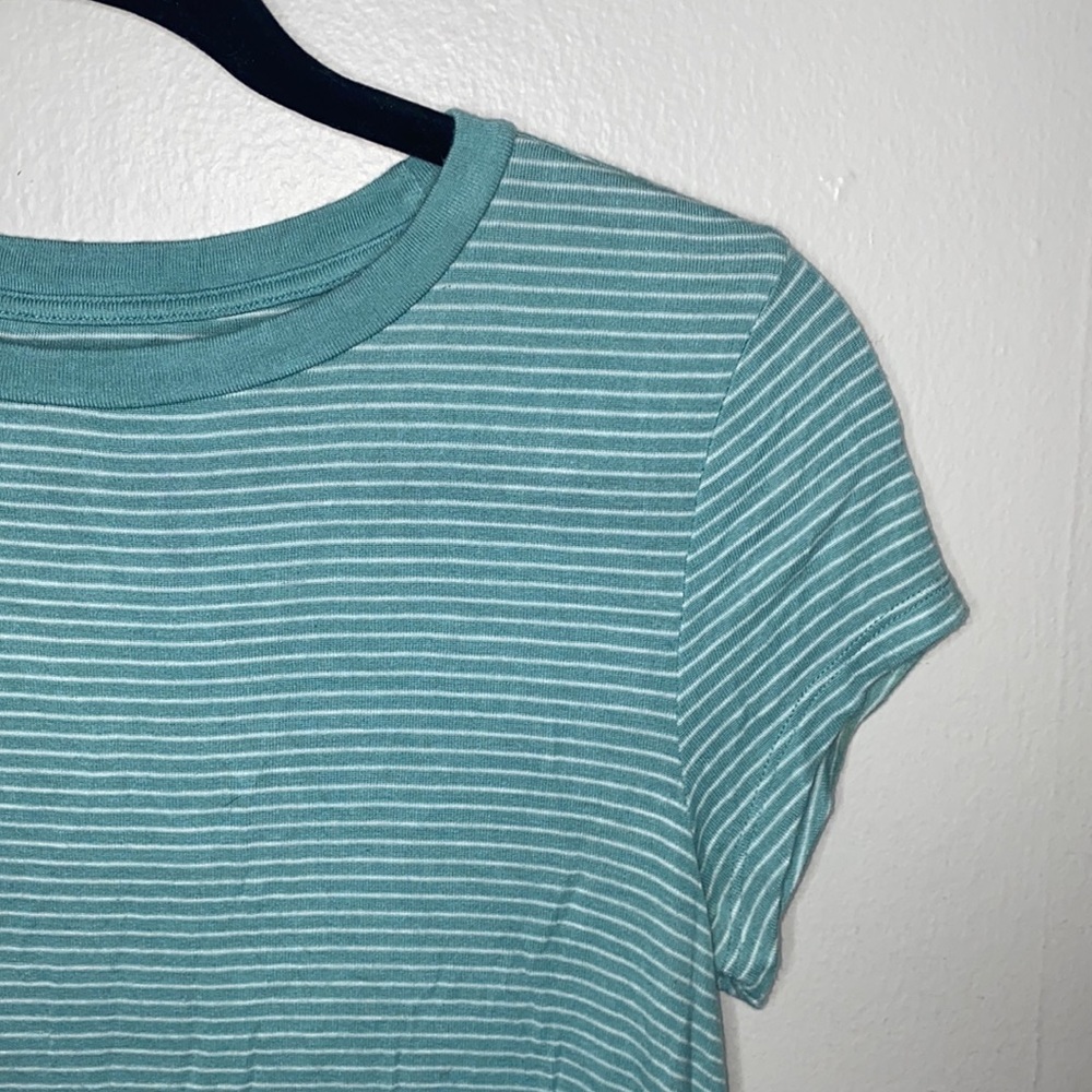 🪼Teal striped American Eagle crop top!